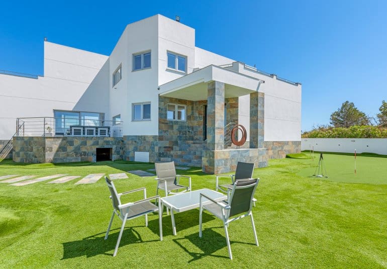 5 bedroom Villa for sale in Torremendo with pool - € 1,695,000 (Ref: 9730549)