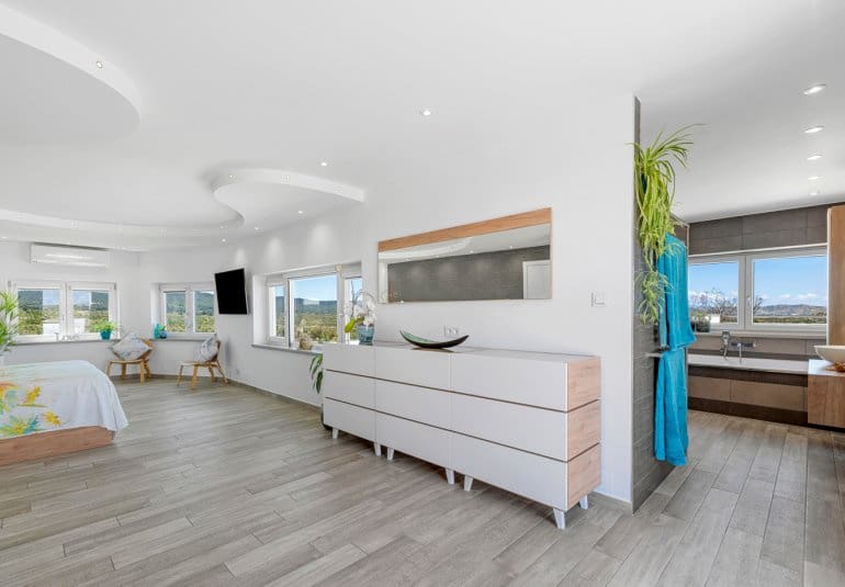 5 bedroom Villa for sale in Torremendo with pool - € 1,695,000 (Ref: 9730549)