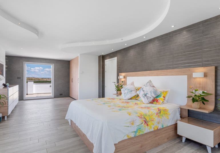 5 bedroom Villa for sale in Torremendo with pool - € 1,695,000 (Ref: 9730549)