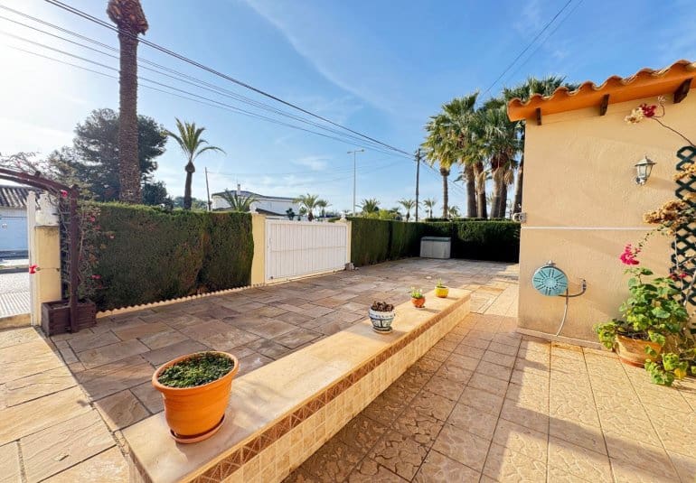 3 bedroom Villa for sale in Cabo Roig with pool - € 850,000 (Ref: 9730553)
