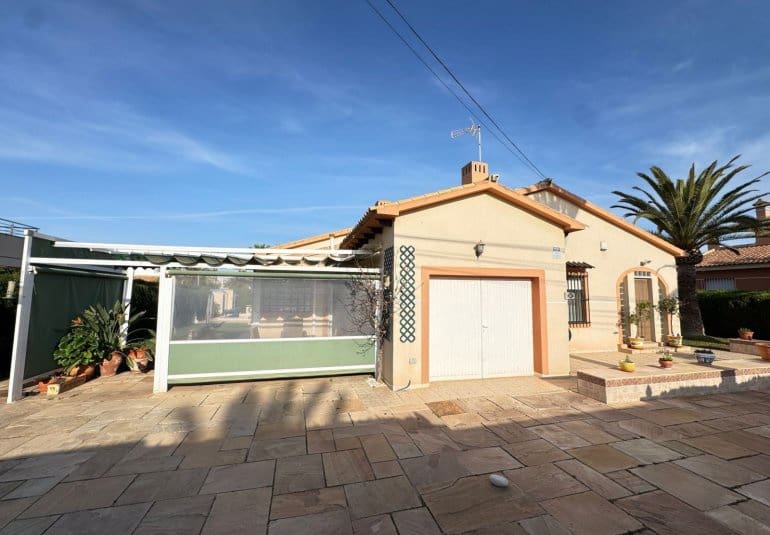 3 bedroom Villa for sale in Cabo Roig with pool - € 850,000 (Ref: 9730553)