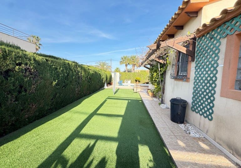 3 bedroom Villa for sale in Cabo Roig with pool - € 850,000 (Ref: 9730553)