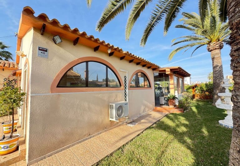 3 bedroom Villa for sale in Cabo Roig with pool - € 850,000 (Ref: 9730553)