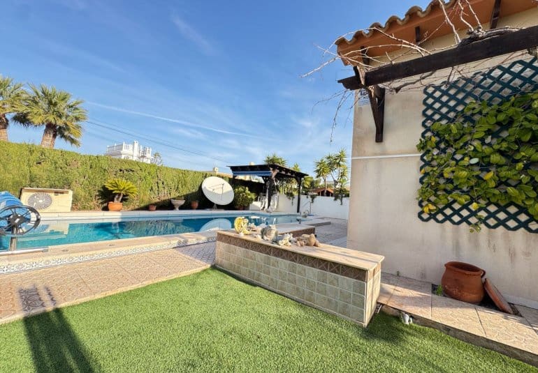 3 bedroom Villa for sale in Cabo Roig with pool - € 850,000 (Ref: 9730553)