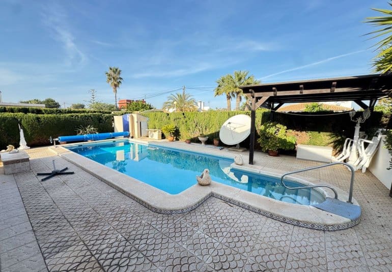 3 bedroom Villa for sale in Cabo Roig with pool - € 850,000 (Ref: 9730553)