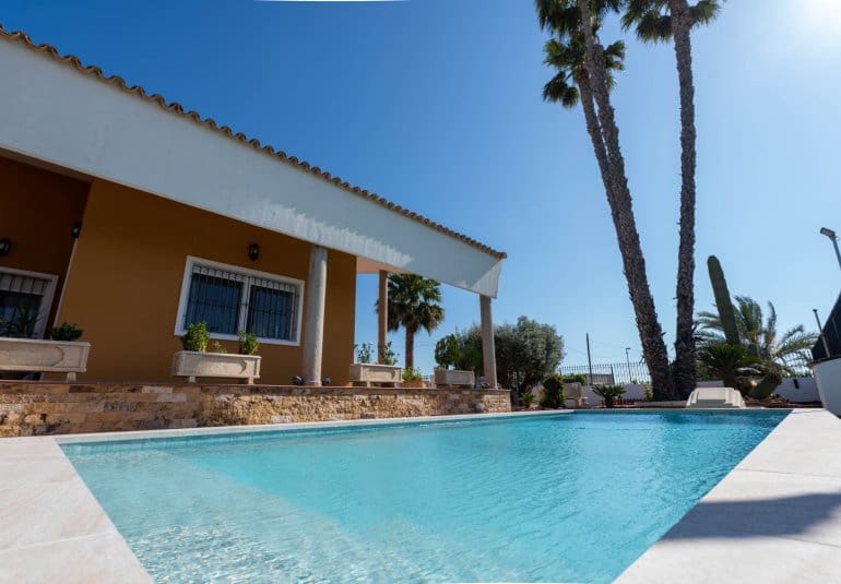 5 chambre Finca/Maison de Campagne à vendre à Orihuela Costa avec piscine - 675 000 € (Ref: 9730554)