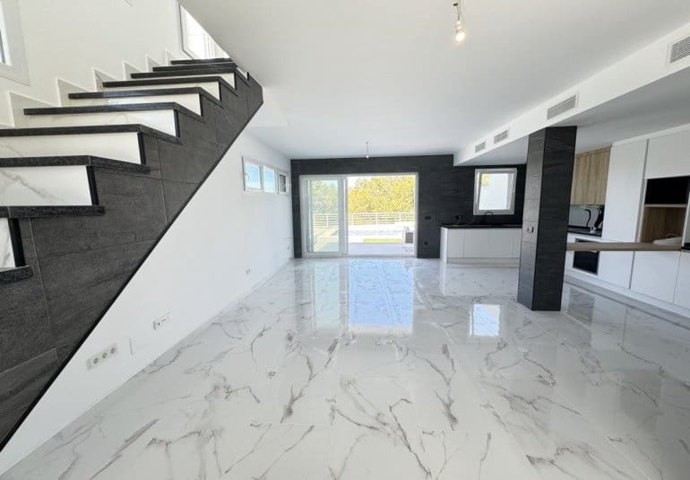 4 makuuhuone Huvila myytävänä paikassa Los Balcones mukana uima-altaan - 599 000 € (Ref: 9730555)