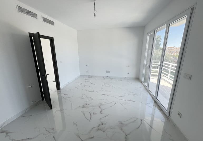 4 makuuhuone Huvila myytävänä paikassa Los Balcones mukana uima-altaan - 599 000 € (Ref: 9730555)