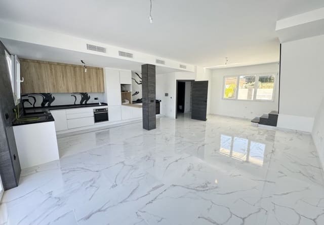 4 makuuhuone Huvila myytävänä paikassa Los Balcones mukana uima-altaan - 599 000 € (Ref: 9730555)