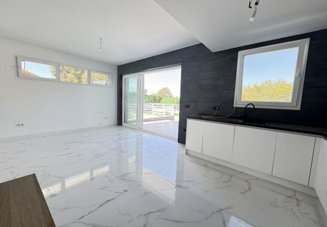 4 makuuhuone Huvila myytävänä paikassa Los Balcones mukana uima-altaan - 599 000 € (Ref: 9730555)