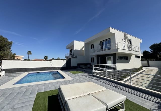 4 makuuhuone Huvila myytävänä paikassa Los Balcones mukana uima-altaan - 599 000 € (Ref: 9730555)