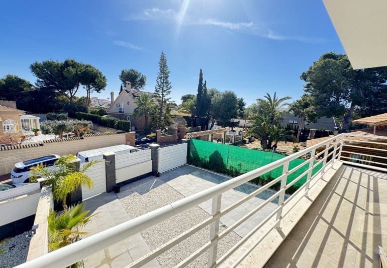 4 makuuhuone Huvila myytävänä paikassa Los Balcones mukana uima-altaan - 599 000 € (Ref: 9730555)