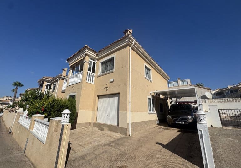 4 sypialnia Willa na sprzedaż w Villamartin z basenem - 379 000 € (Ref: 9730556)