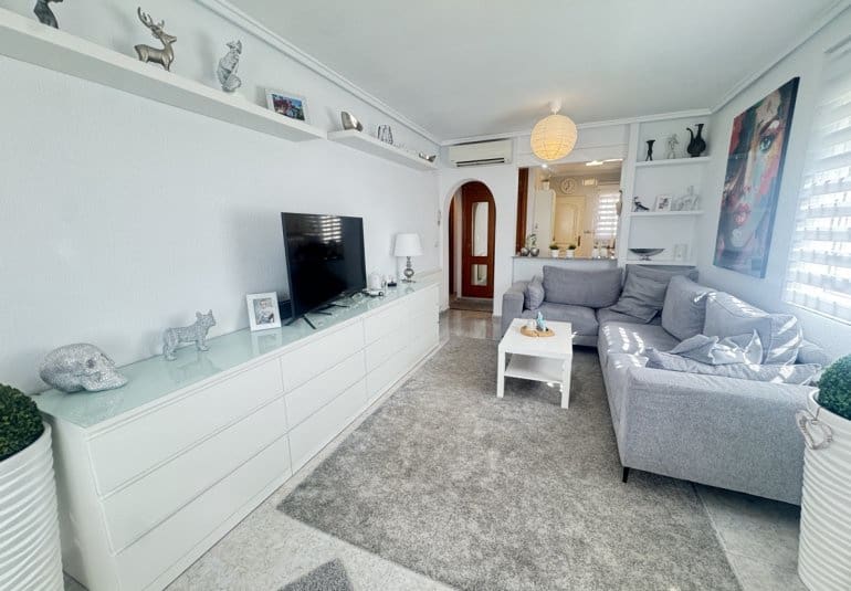 4 sypialnia Willa na sprzedaż w Villamartin z basenem - 379 000 € (Ref: 9730556)