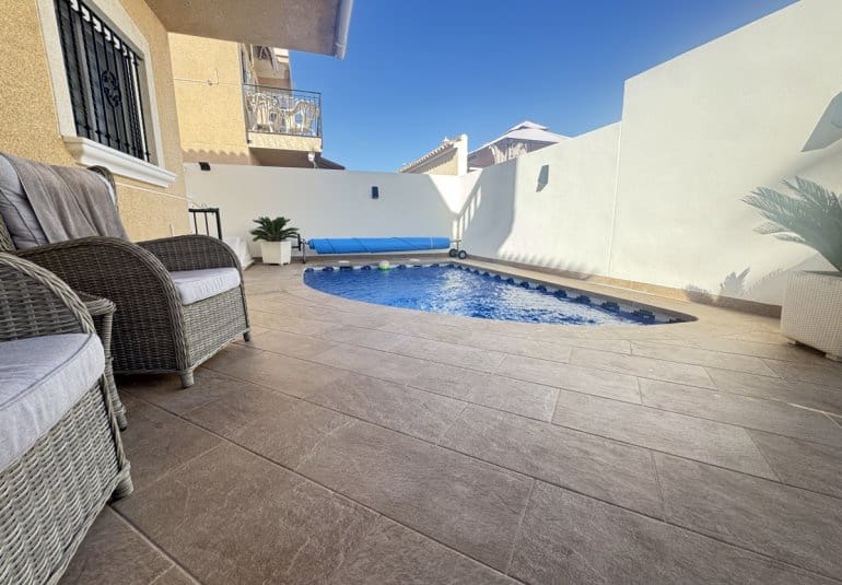 4 sypialnia Willa na sprzedaż w Villamartin z basenem - 379 000 € (Ref: 9730556)