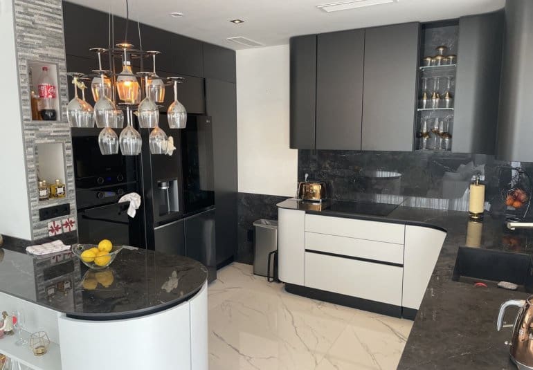 4 makuuhuone Huvila myytävänä paikassa Los Balcones mukana uima-altaan - 650 000 € (Ref: 9730557)