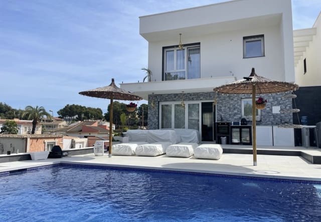 4 makuuhuone Huvila myytävänä paikassa Los Balcones mukana uima-altaan - 650 000 € (Ref: 9730557)