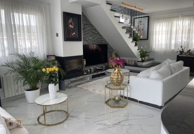 4 makuuhuone Huvila myytävänä paikassa Los Balcones mukana uima-altaan - 650 000 € (Ref: 9730557)