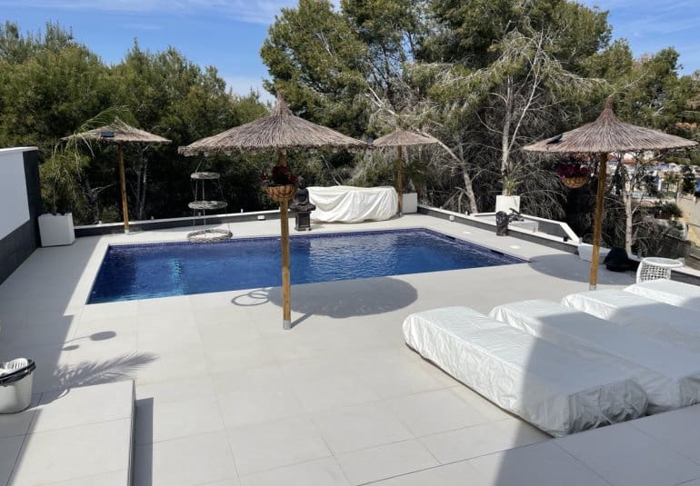 4 makuuhuone Huvila myytävänä paikassa Los Balcones mukana uima-altaan - 650 000 € (Ref: 9730557)