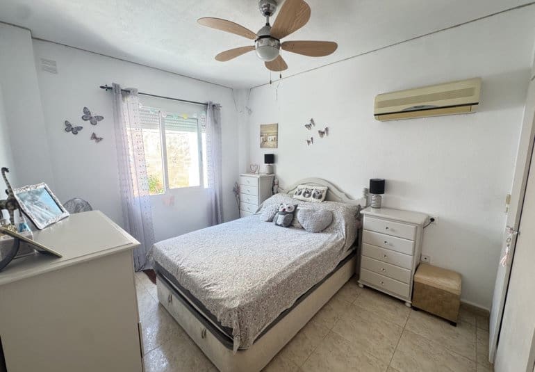 4 quarto Moradia para venda em Villamartin - 299 000 € (Ref: 9730558)