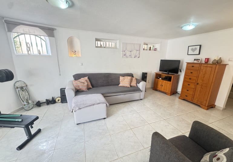 4 quarto Moradia para venda em Villamartin - 299 000 € (Ref: 9730558)