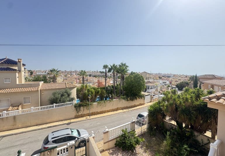 4 quarto Moradia para venda em Villamartin - 299 000 € (Ref: 9730558)