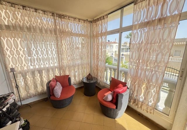 Chalet de 4 habitaciones en Villamartin, Orihuela en venta - 299.000 € (Ref: 9730558)