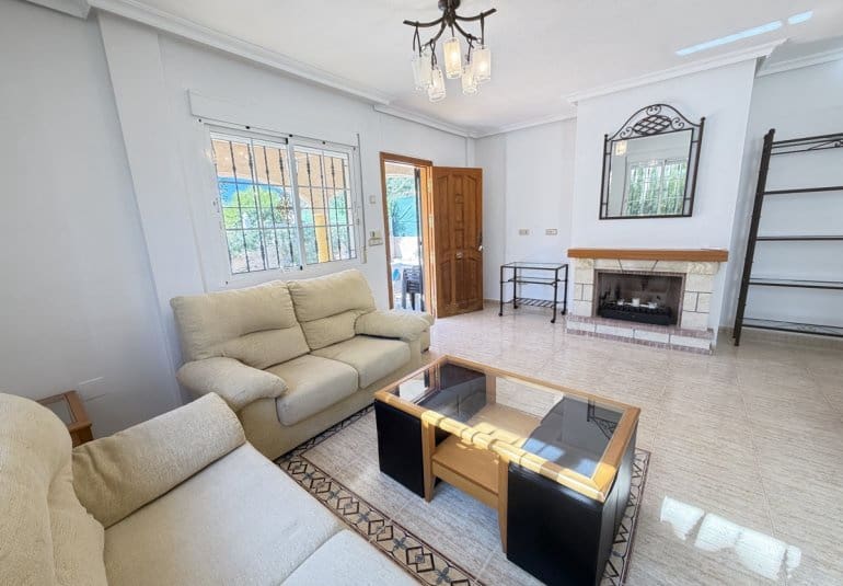 3 soveværelse Villa til salg i Villamartin med swimmingpool - € 375.000 (Ref: 9730561)