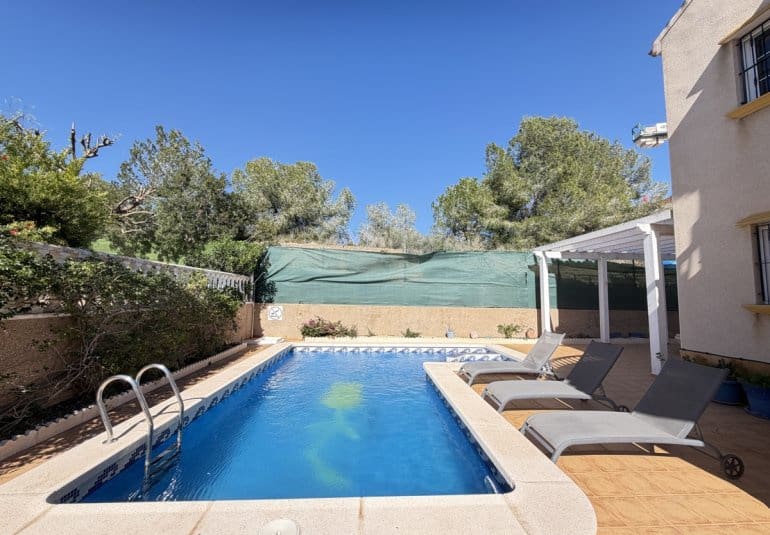 3 soveværelse Villa til salg i Villamartin med swimmingpool - € 375.000 (Ref: 9730561)