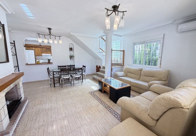 3 soveværelse Villa til salg i Villamartin med swimmingpool - € 375.000 (Ref: 9730561)