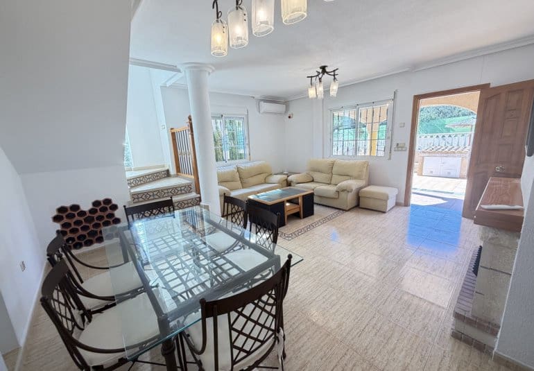 3 soveværelse Villa til salg i Villamartin med swimmingpool - € 375.000 (Ref: 9730561)