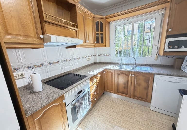 3 soveværelse Villa til salg i Villamartin med swimmingpool - € 375.000 (Ref: 9730561)