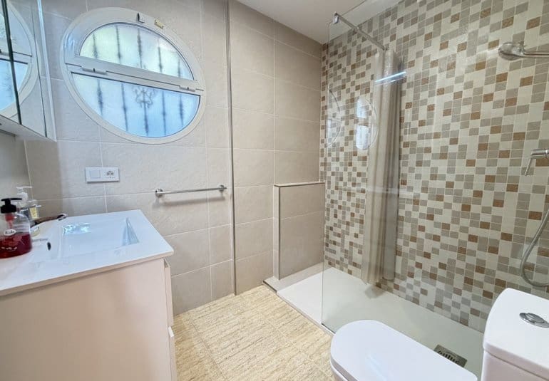 3 soveværelse Villa til salg i Villamartin med swimmingpool - € 375.000 (Ref: 9730561)