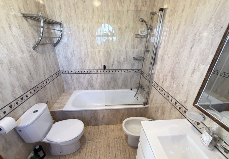 3 soveværelse Villa til salg i Villamartin med swimmingpool - € 375.000 (Ref: 9730561)