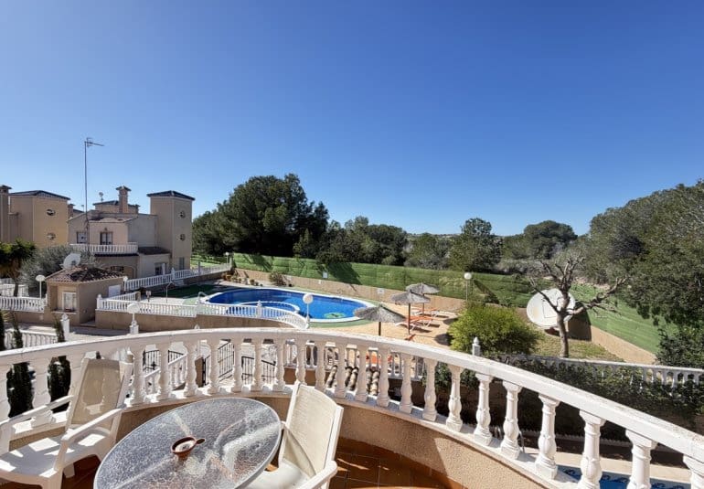 3 soveværelse Villa til salg i Villamartin med swimmingpool - € 375.000 (Ref: 9730561)