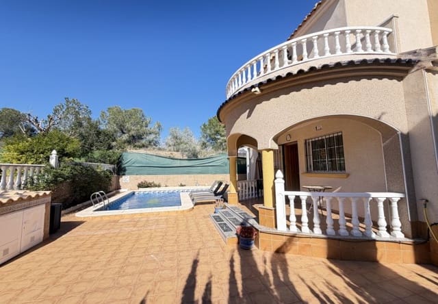 Chalet de 3 habitaciones en Villamartin, Orihuela en venta con piscina - 375.000 € (Ref: 9730561)