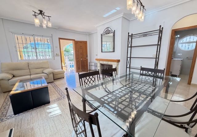 Chalet de 3 habitaciones en Villamartin, Orihuela en venta con piscina - 375.000 € (Ref: 9730561)