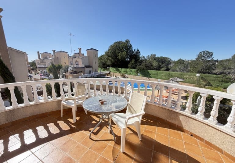 3 soveværelse Villa til salg i Villamartin med swimmingpool - € 375.000 (Ref: 9730561)