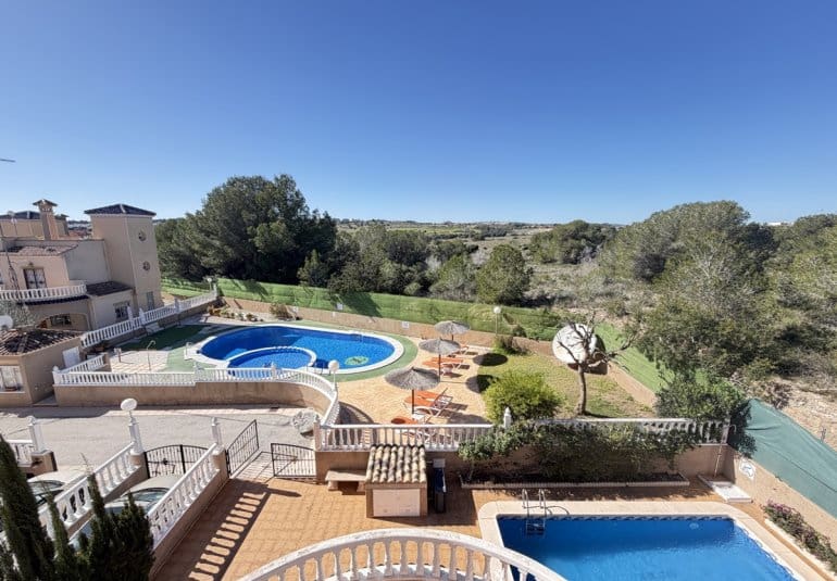 3 soveværelse Villa til salg i Villamartin med swimmingpool - € 375.000 (Ref: 9730561)