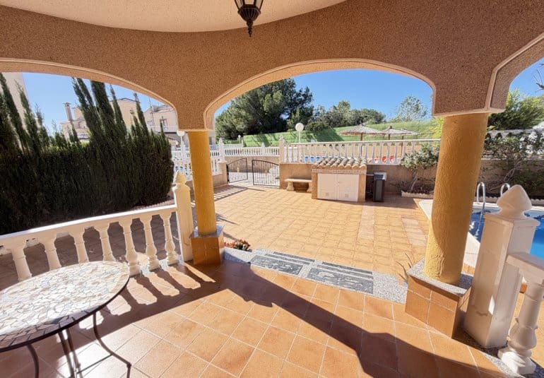 3 soveværelse Villa til salg i Villamartin med swimmingpool - € 375.000 (Ref: 9730561)