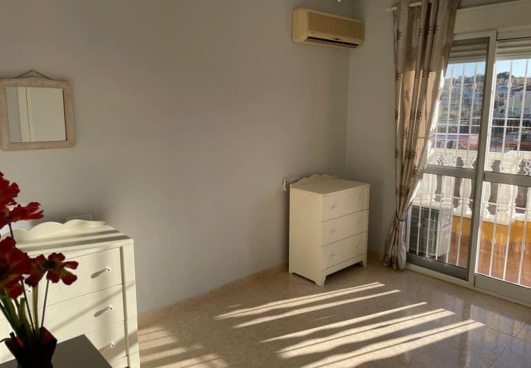 Casa de 2 habitaciones en Villamartin en venta con piscina - 189.995 € (Ref: 9730562)