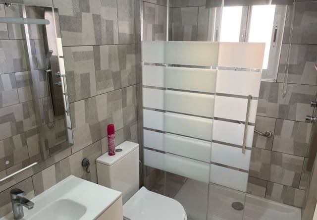 Casa de 2 habitaciones en Villamartin, Orihuela en venta con piscina - 189.995 € (Ref: 9730562)