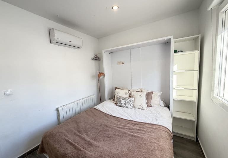 Chalet de 6 habitaciones en Villamartin en venta con piscina - 695.000 € (Ref: 9730563)