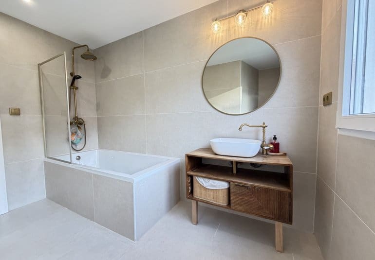 Chalet de 6 habitaciones en Villamartin en venta con piscina - 695.000 € (Ref: 9730563)