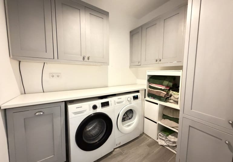 Chalet de 6 habitaciones en Villamartin en venta con piscina - 695.000 € (Ref: 9730563)