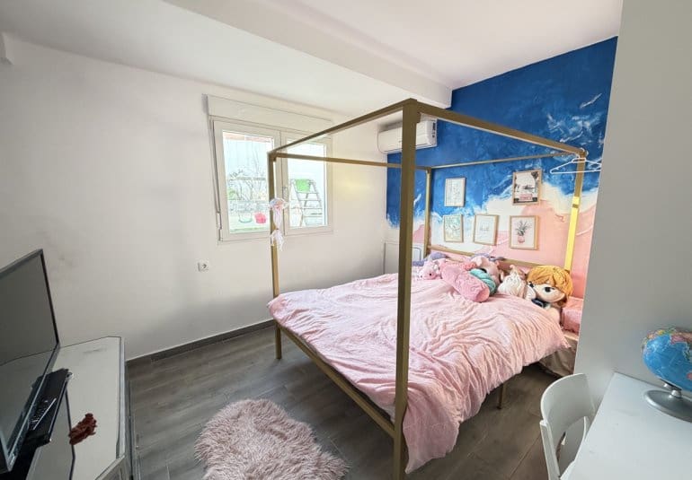 Chalet de 6 habitaciones en Villamartin en venta con piscina - 695.000 € (Ref: 9730563)