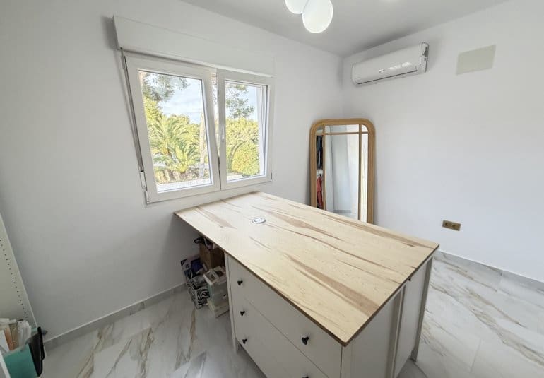 Chalet de 6 habitaciones en Villamartin en venta con piscina - 695.000 € (Ref: 9730563)