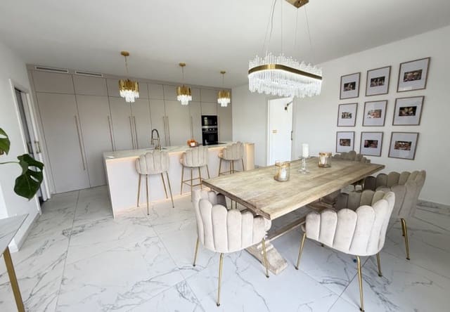 Chalet de 6 habitaciones en Villamartin, Orihuela en venta con piscina - 695.000 € (Ref: 9730563)