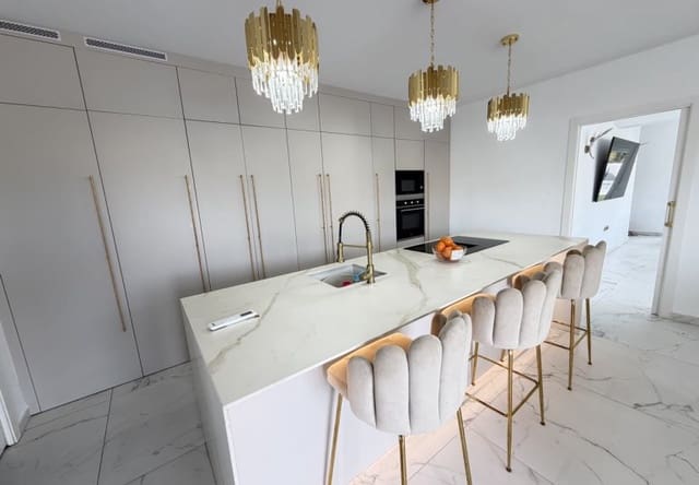 Chalet de 6 habitaciones en Villamartin, Orihuela en venta con piscina - 695.000 € (Ref: 9730563)