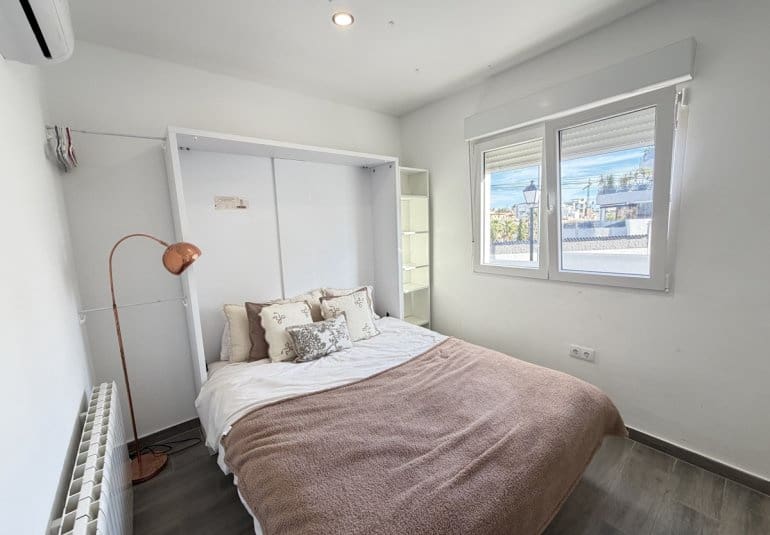 Chalet de 6 habitaciones en Villamartin en venta con piscina - 695.000 € (Ref: 9730563)